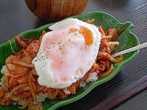 野菜たっぷり★韓国キムチともやしと豚バラの丼